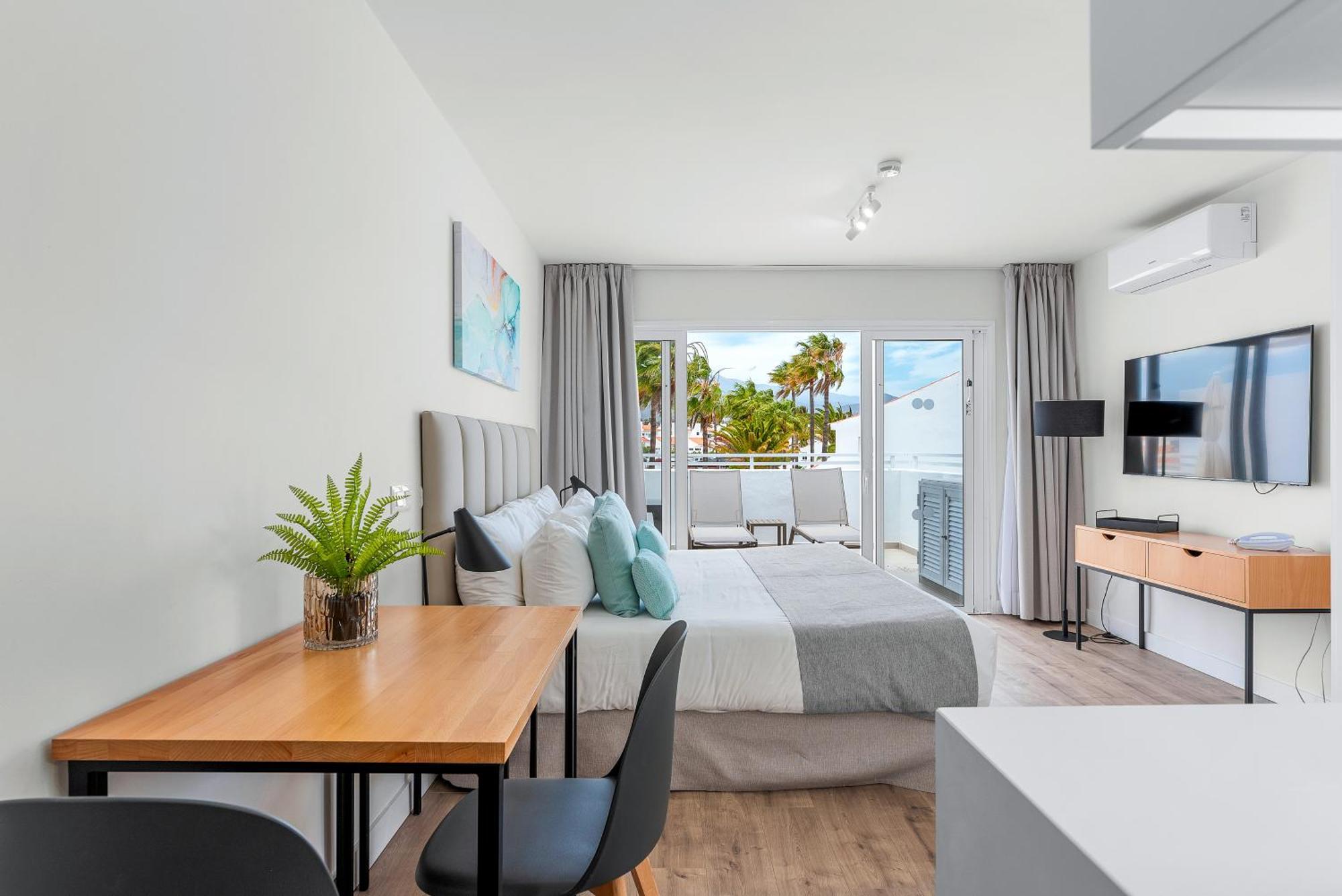 Wyndham Residences Golf Del Sur サンミゲル・デ・アボナ エクステリア 写真
