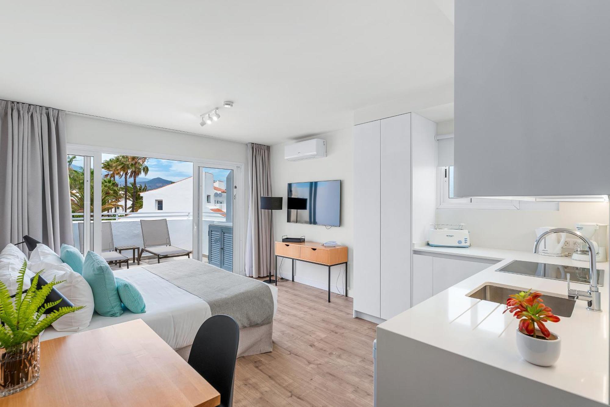 Wyndham Residences Golf Del Sur サンミゲル・デ・アボナ エクステリア 写真