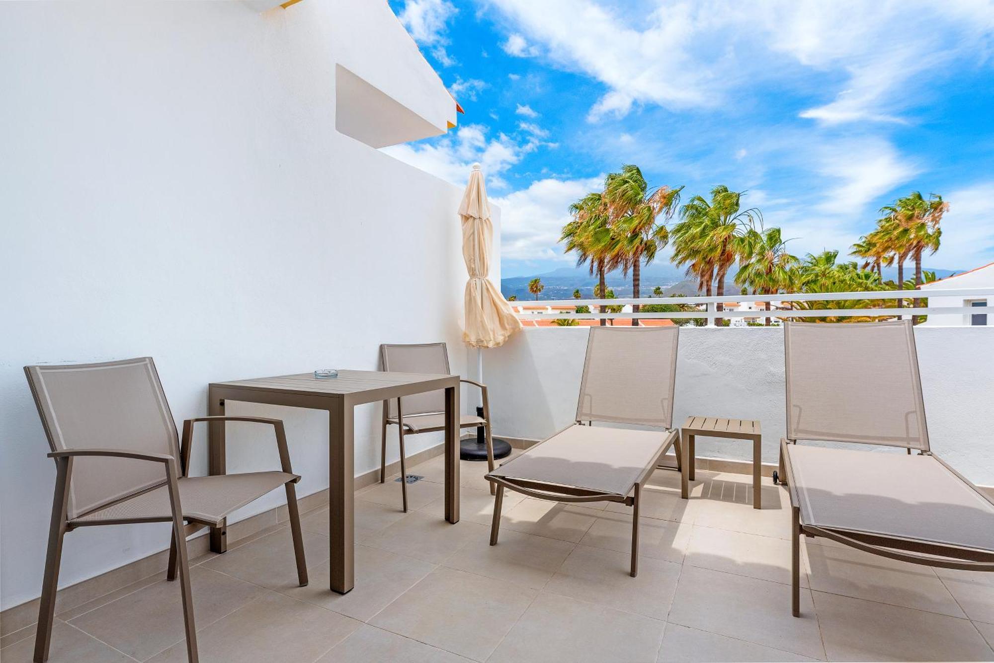 Wyndham Residences Golf Del Sur サンミゲル・デ・アボナ エクステリア 写真
